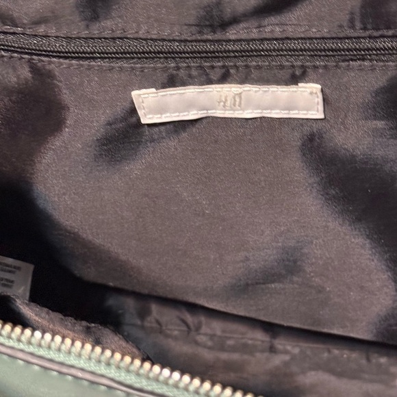 Chic Green Satchel with Structured Design and Dual Handles - Picture 6 of 9